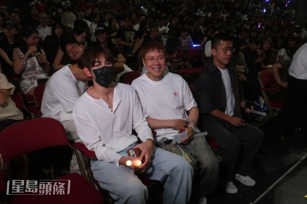 陳志雲早排回應,有網民將魏浚笙靚仔樣,同佢潮Look合成一事。是夜兩人同場。 陳志雲早排回應,有網民將魏浚笙靚仔樣,同佢潮Look合成一事。是夜兩人同場。