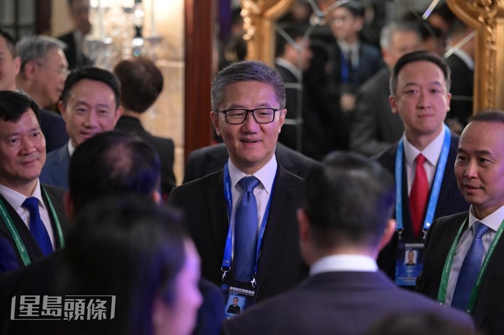 警務處處長蕭澤頤(中)出席網絡警政國際論壇。陳極彰攝