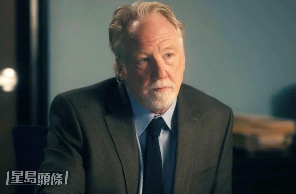 據指性接觸事件發生在劇集《The Cleaning Lady》拍攝期間，Timothy Busfield身兼導演及演員。