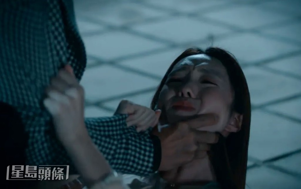 劇中的「蘇嘉盈」至死都保護着男友，獲觀眾封為「最佳女友」。