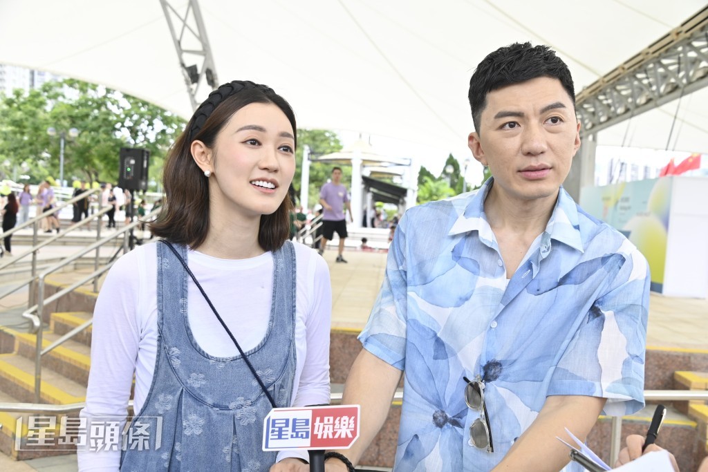 問到BB性別?張寶兒即叫大家估吓,袁偉豪坦言已知BB性別,但就保持神秘。 問到BB性別?張寶兒即叫大家估吓,袁偉豪坦言已知BB性別,但就保持神秘。