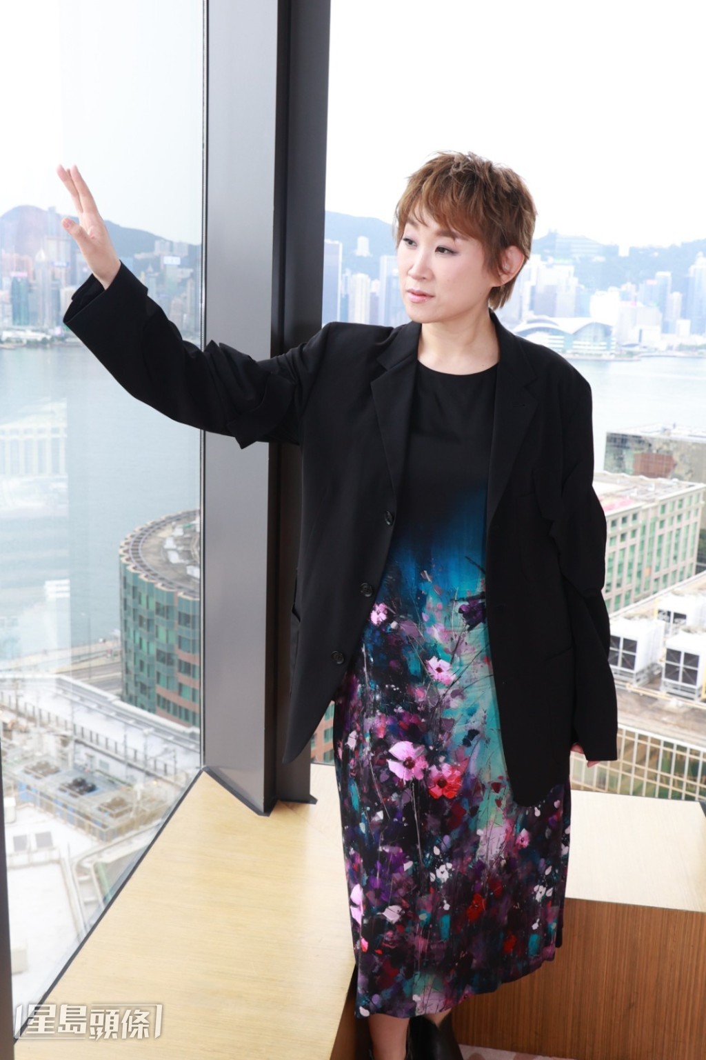 談到人生每個抉擇皆有「蝴蝶效應」,王菀之坦言甚少「諗返轉頭」。 談到人生每個抉擇皆有「蝴蝶效應」,王菀之坦言甚少「諗返轉頭」。