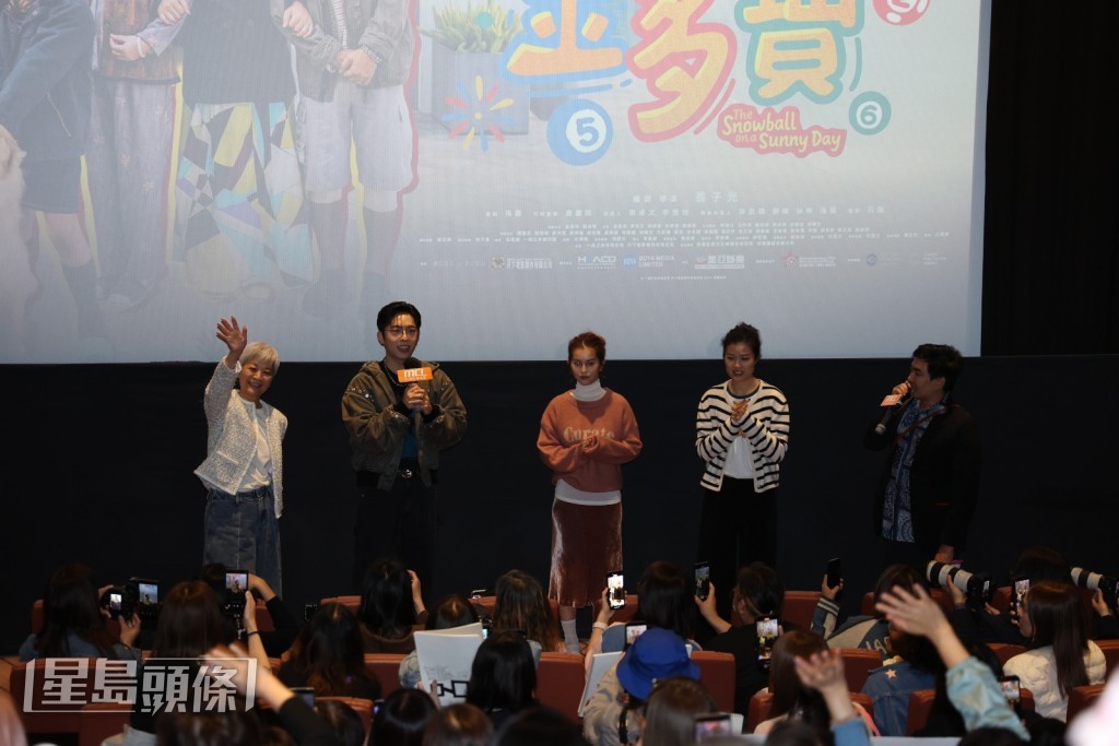 有女爵屎坦言有哭,Edan笑問她身旁男士:「前夫呢?」男士也坦言有偷偷哭。 有女爵屎坦言有哭,Edan笑問她身旁男士:「前夫呢?」男士也坦言有偷偷哭。