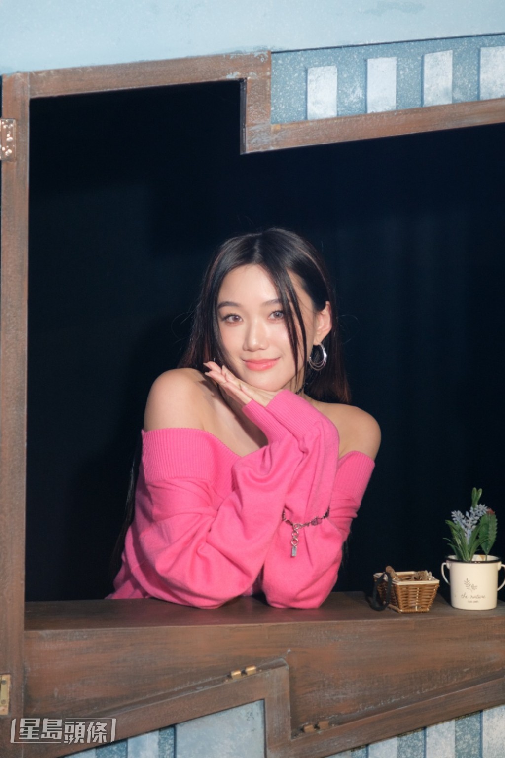 Carina笑说:“我好像着得很反叛,其实我是扮坏,是低级坏女孩。” Carina笑说:“我好像着得很反叛,其实我是扮坏,是低级坏女孩。”