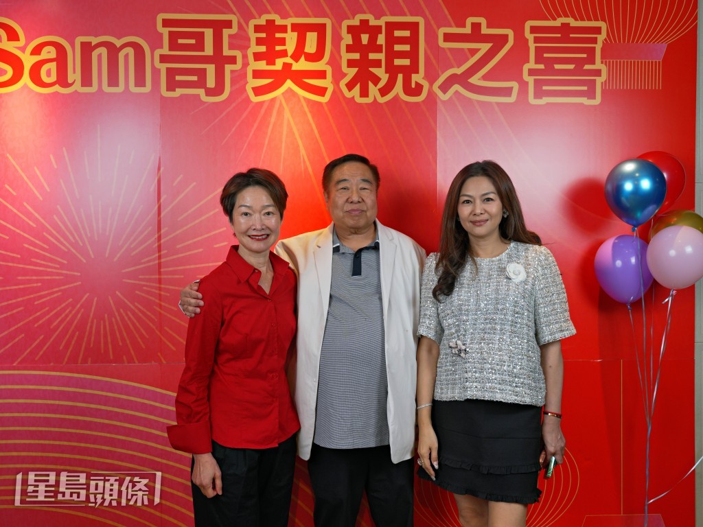 譚玉瑛亦有現身。