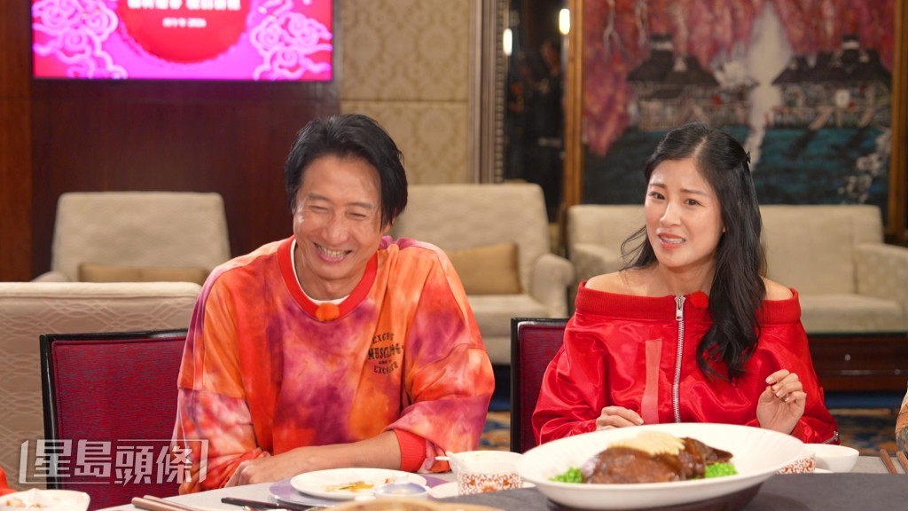 洪天明及其太太周家蔚擔任嘉賓。