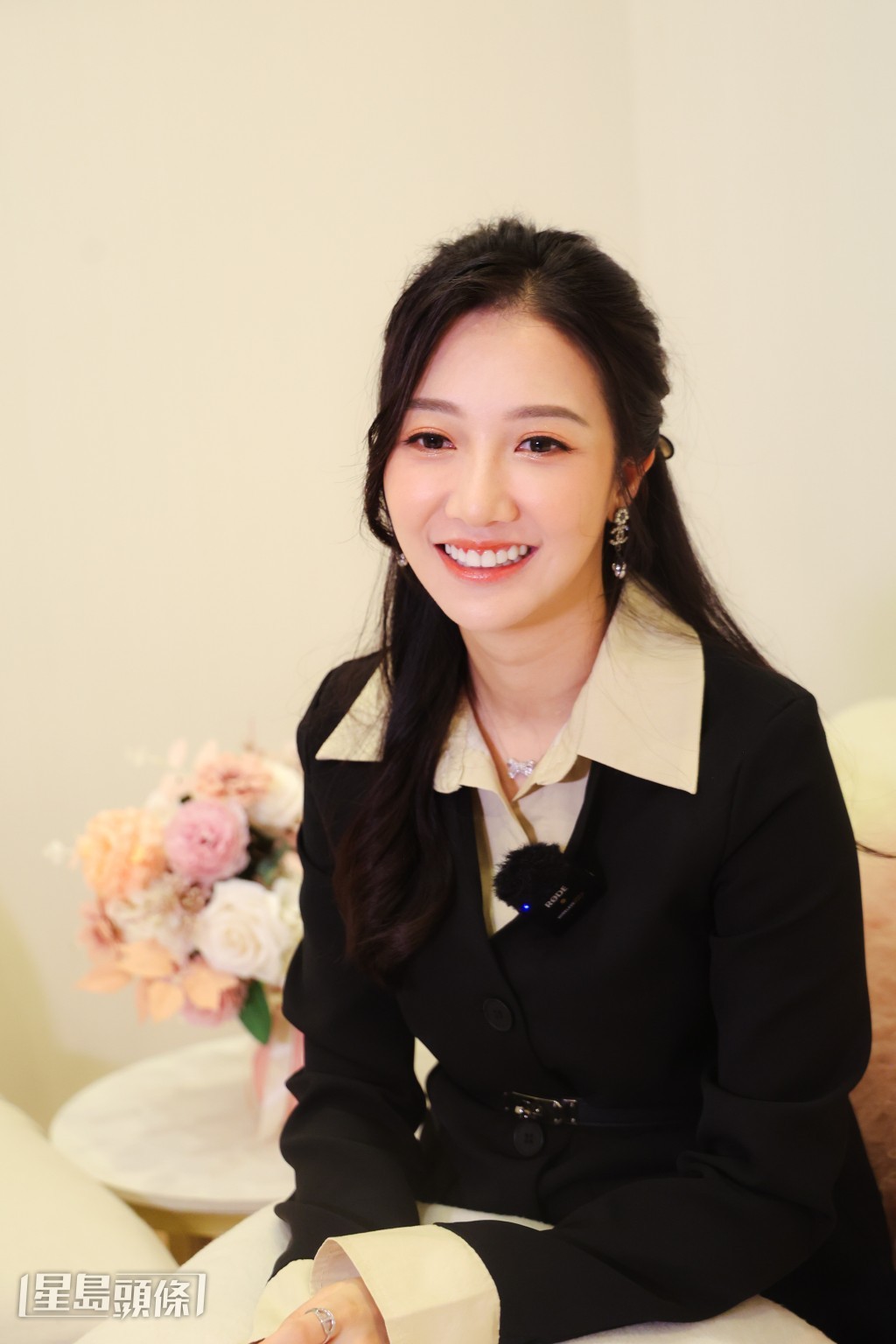 何依婷透露從小是看對方的劇集,對方個性比較靜。 何依婷透露從小是看對方的劇集,對方個性比較靜。