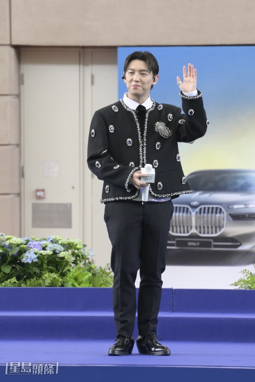 張天賦今日(22日)為馬場活動擔任表演嘉賓,獻唱5首歌。 張天賦今日(22日)為馬場活動擔任表演嘉賓,獻唱5首歌。