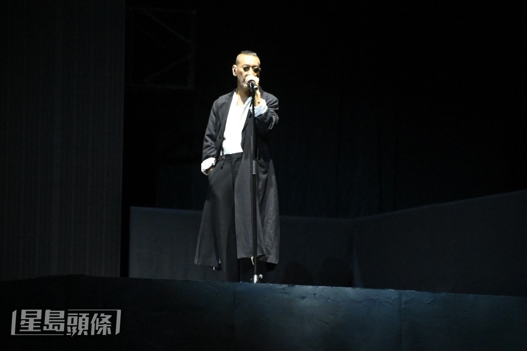 Juno以黑布蓋頭登場，充滿神秘感。