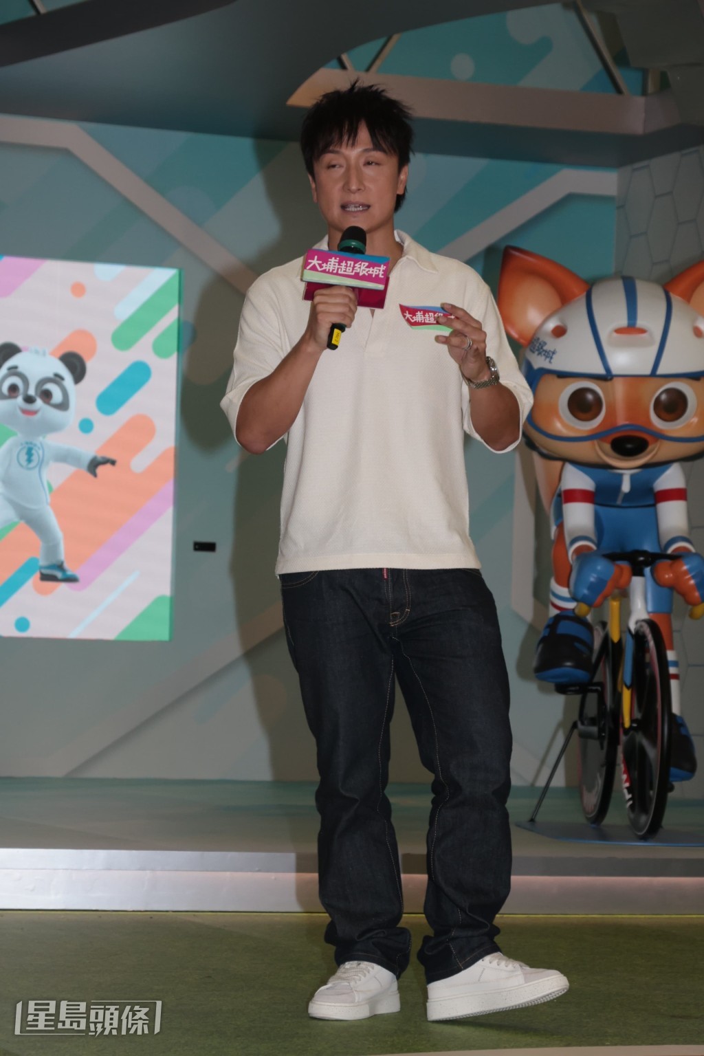 小方表原很想孩子日後學習游泳及劍擊這兩項運動。 小方表原很想孩子日後學習游泳及劍擊這兩項運動。