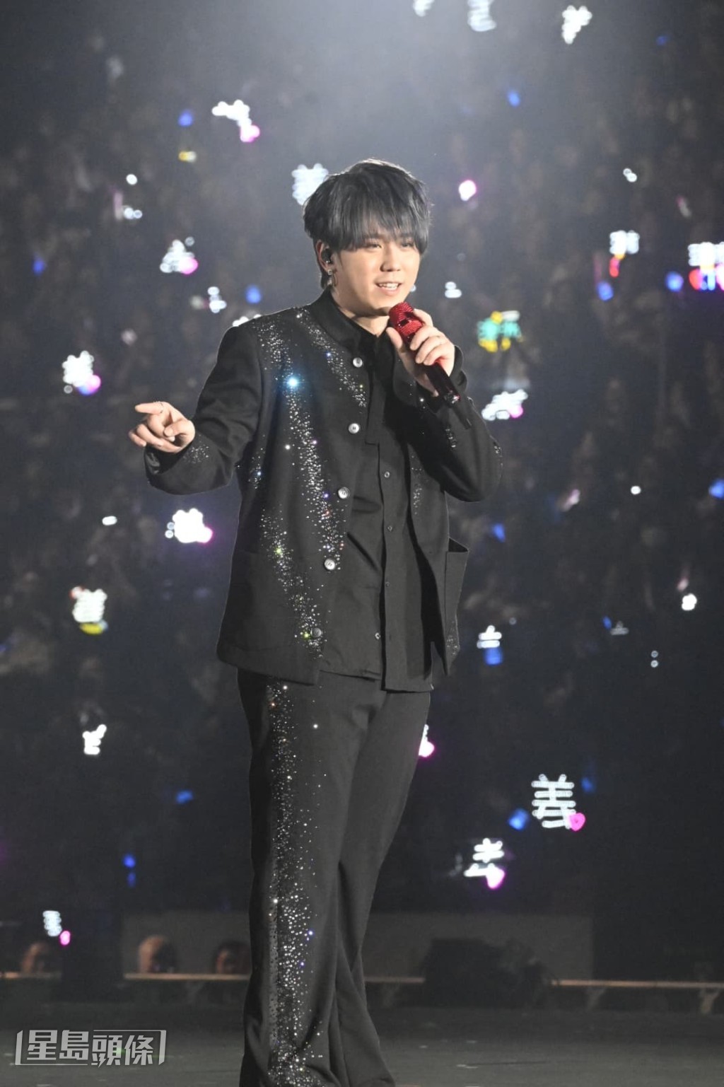 他坦言:「無可能咁多人生日,但今日呢首歌賀『生日快樂』」。 他坦言:「無可能咁多人生日,但今日呢首歌賀『生日快樂』」。