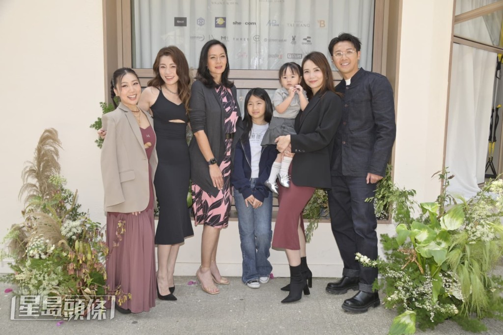 陳樂榣（Ally）今日（7日）與前天堂鳥成員老公葉泓聲（Gordon），以嘉賓身份現身好友楊梓菁於大坑的健康療癒工作室撐埸。