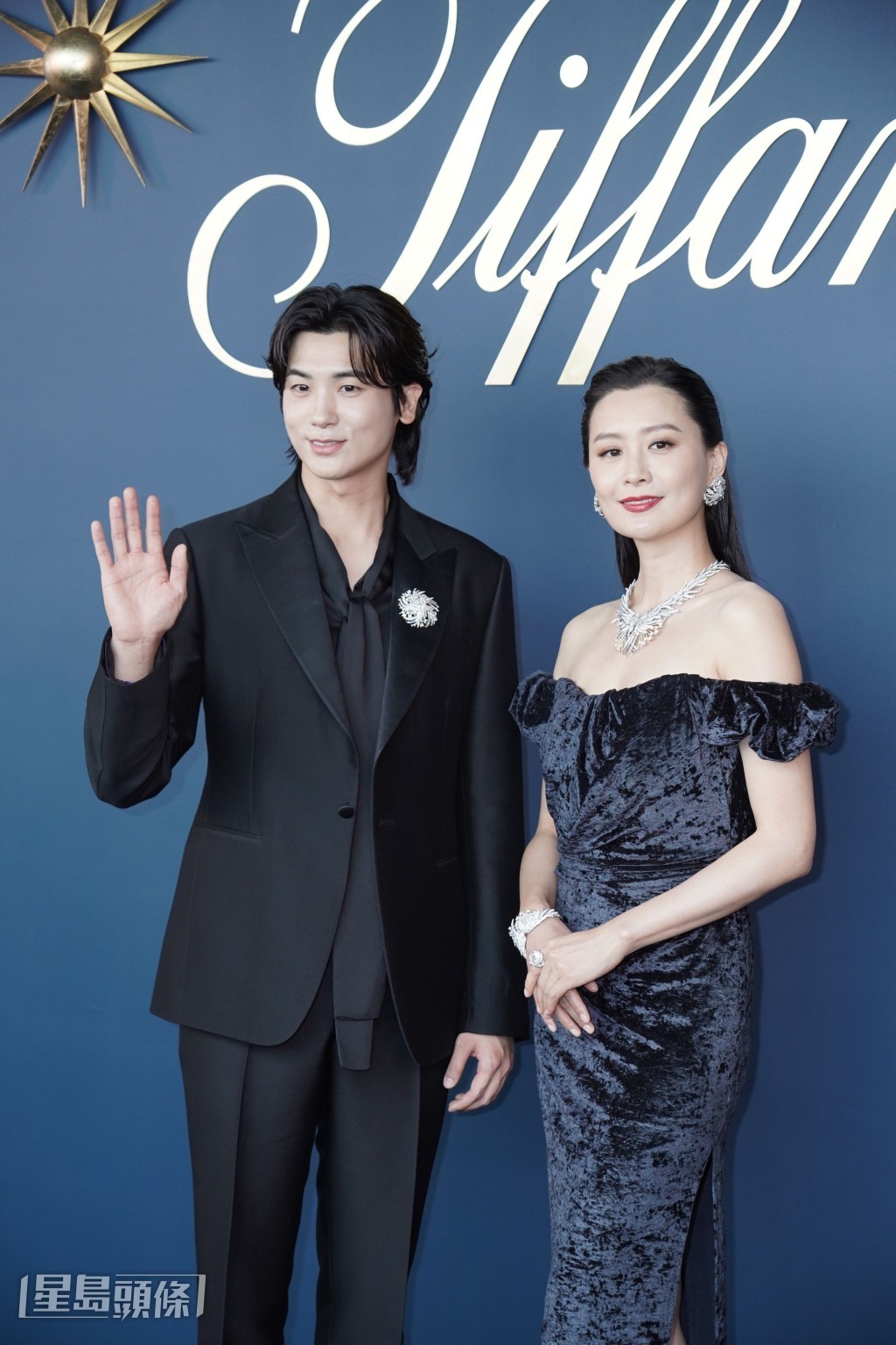 對於外國的美男、理想男友及男演員選舉均打入十大之列，朴炯值表示也不知自己的魅力在那方面。