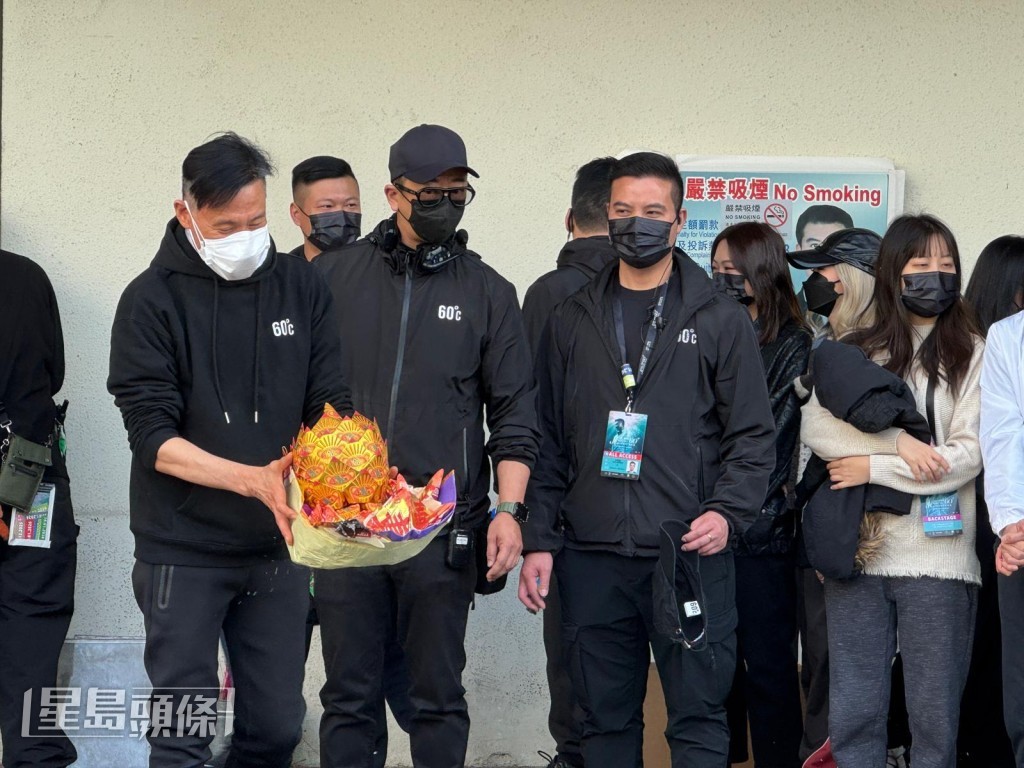 學友祈求尾場順順利利。