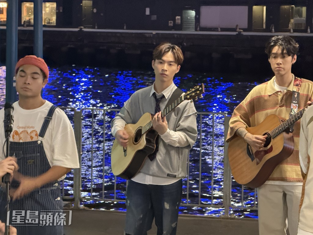 他們以busking形式拍攝。