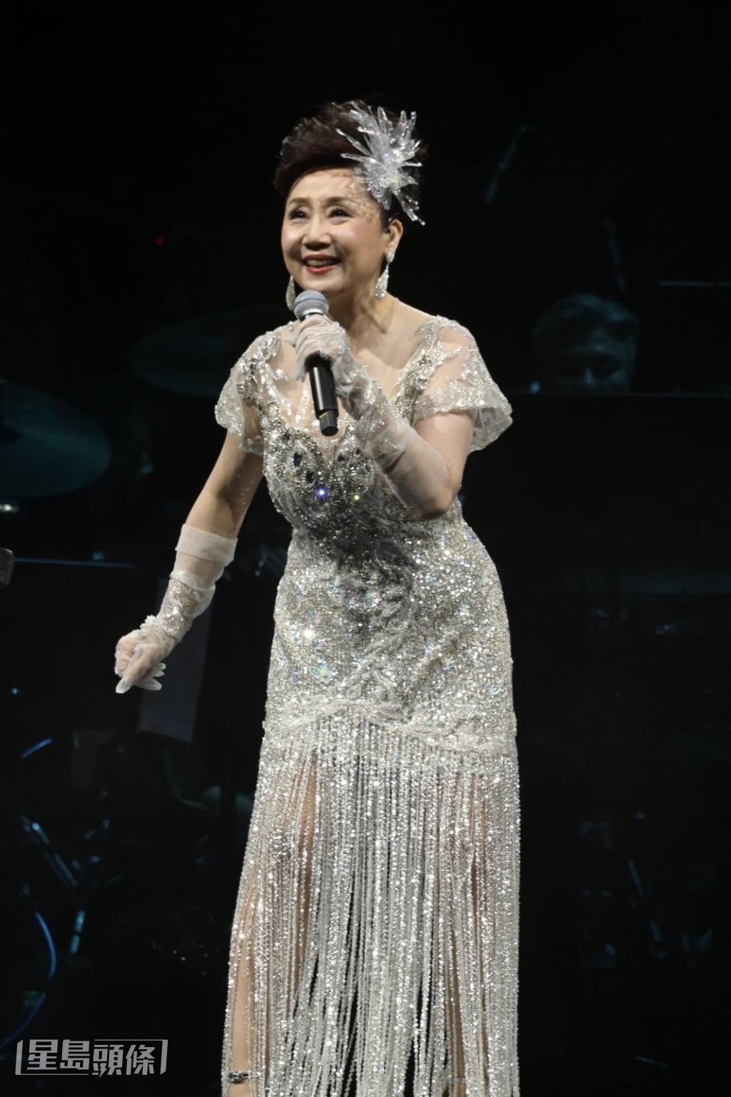 張德蘭於紅磡體育館舉行一場《相識是緣份》演唱會。