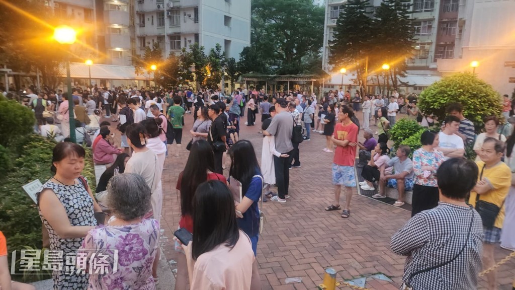 約250名居民疏散至安全位置。黎志偉攝 約250名居民疏散至安全位置。黎志偉攝