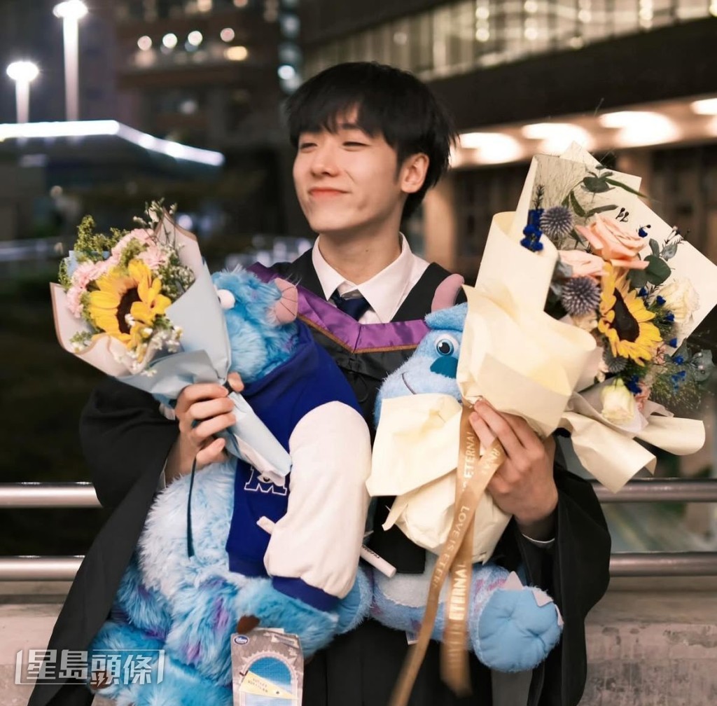 Cow獲隊友讚讀書很叻。