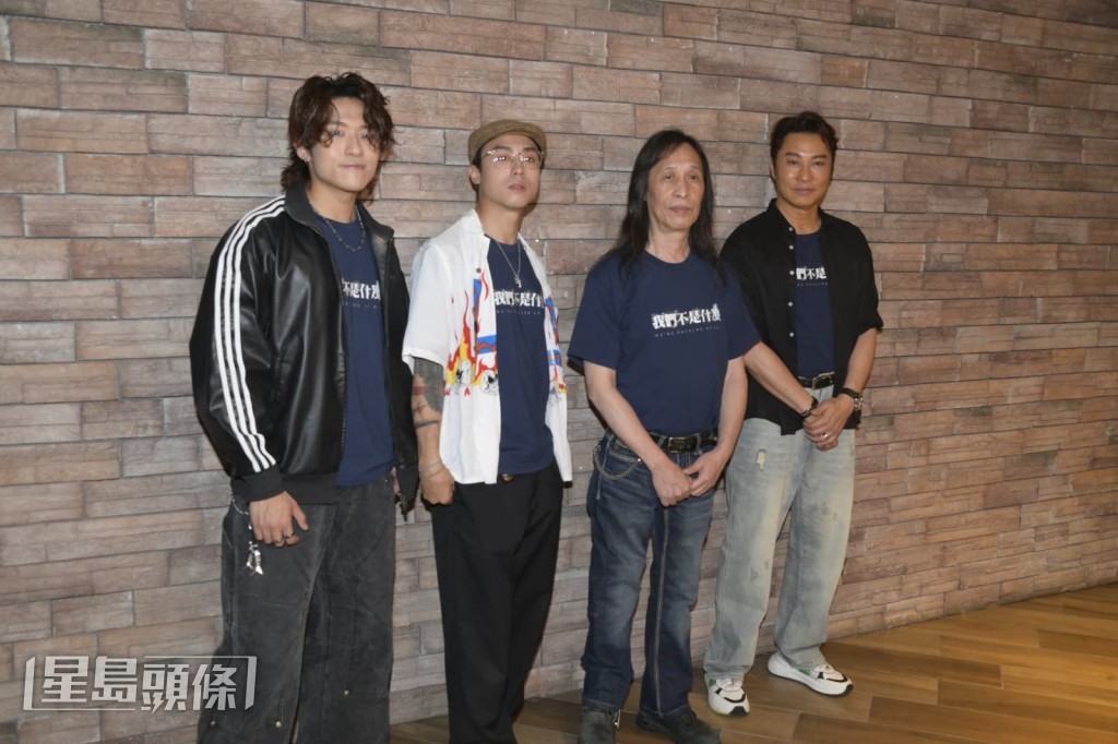 AK、ANSONBEAN、譚耀文及導演邱禮濤到尖沙咀為電影《我們不是什麼》進行謝票。