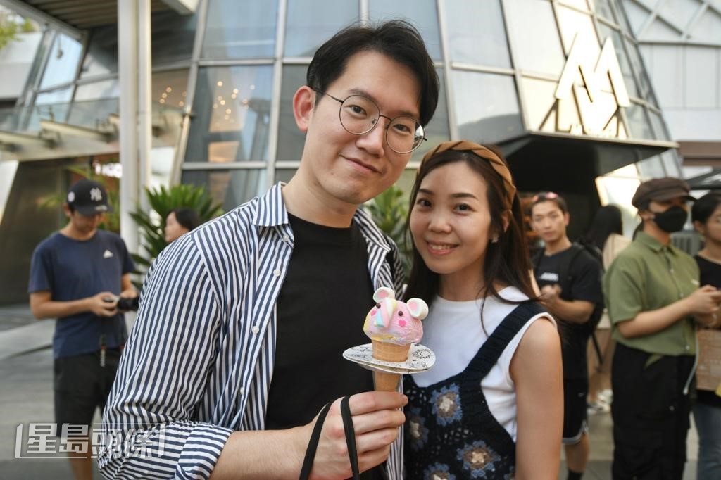 林先生與太太喜愛按摩,指在深圳按摩花費僅及香港一半。陳浩元攝 林先生與太太喜愛按摩,指在深圳按摩花費僅及香港一半。陳浩元攝