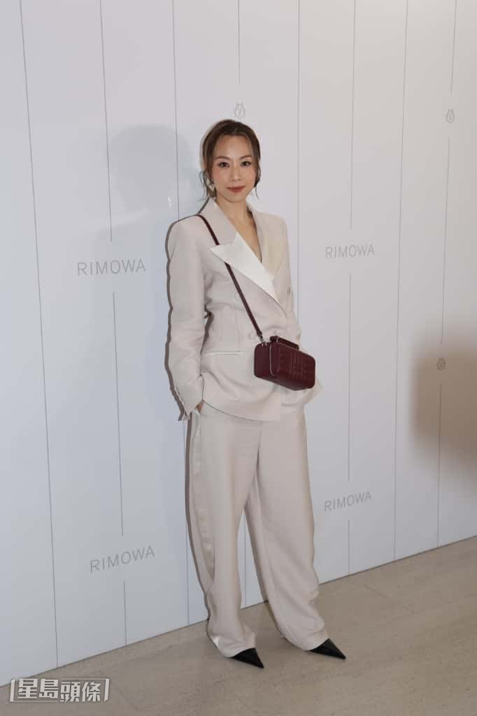 鄧麗欣(Stephy)剛完成澳門演唱會,表示睡了4個小時就趕來工作。 鄧麗欣(Stephy)剛完成澳門演唱會,表示睡了4個小時就趕來工作。