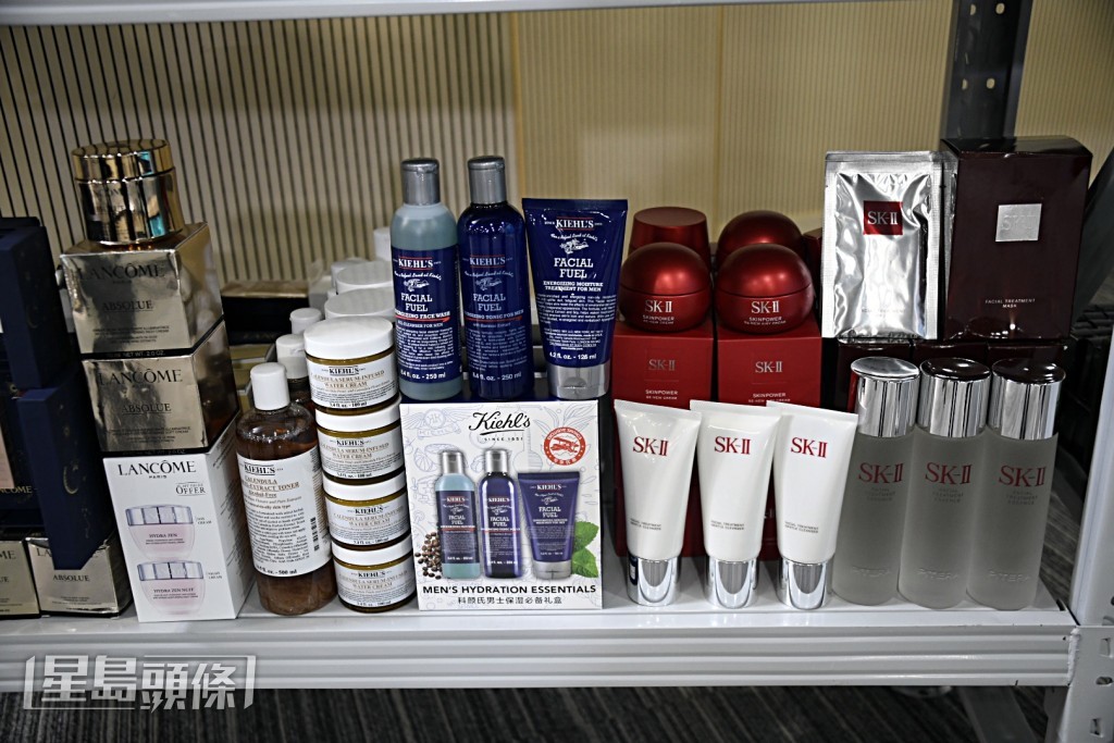 海關展示檢獲的物品。楊偉亨攝