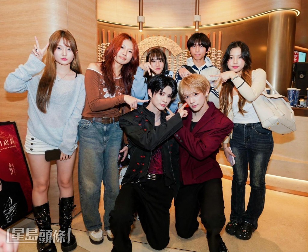 韓國人氣男團XODIAC兩位香港成員麥駿昇（SING）及李傲賢（LEO）凱旋回港，快閃12小時於三間茶飲店驚喜亮相擔任「一日店長」。