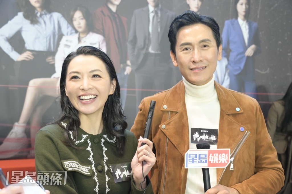 而馬德鐘則謂欣賞羅毓儀,大讚對方發揮得好。 而馬德鐘則謂欣賞羅毓儀,大讚對方發揮得好。