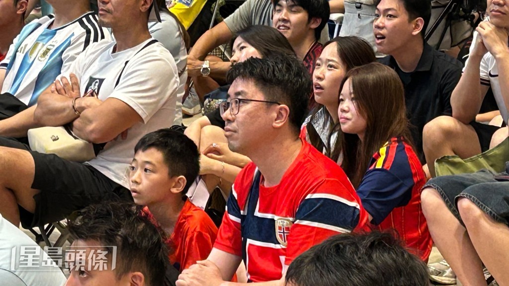 賽事今晨5時舉行,有家長帶同小朋友到場觀戰。蔡楚輝攝 賽事今晨5時舉行,有家長帶同小朋友到場觀戰。蔡楚輝攝