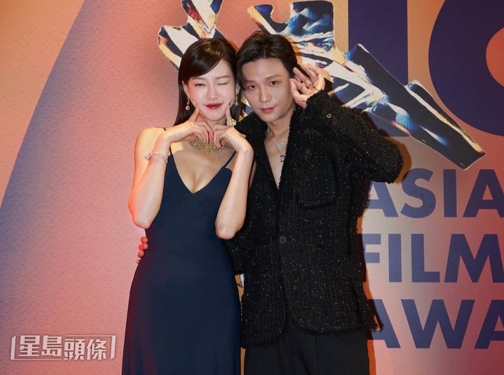 廖子妤會幫男友盧鎮業敷面膜。 廖子妤會幫男友盧鎮業敷面膜。