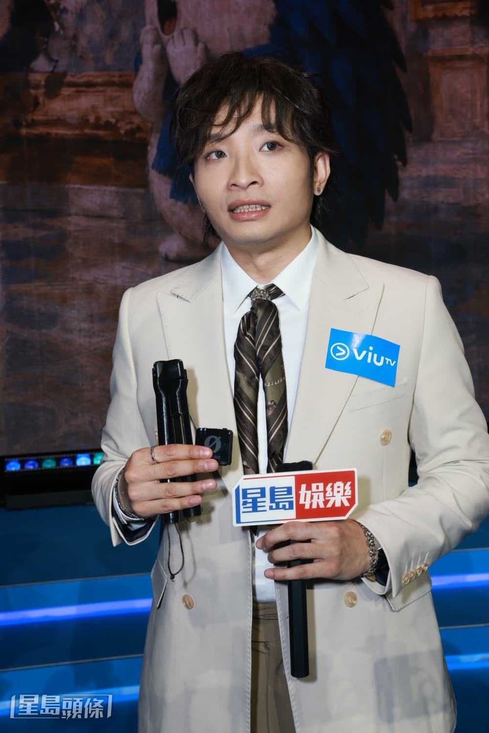 營造斯文有學識的感覺，展現成熟一面。
