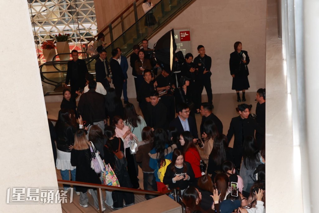 JOSHUA與Gawon的出現，吸引了大量粉絲到場守候。