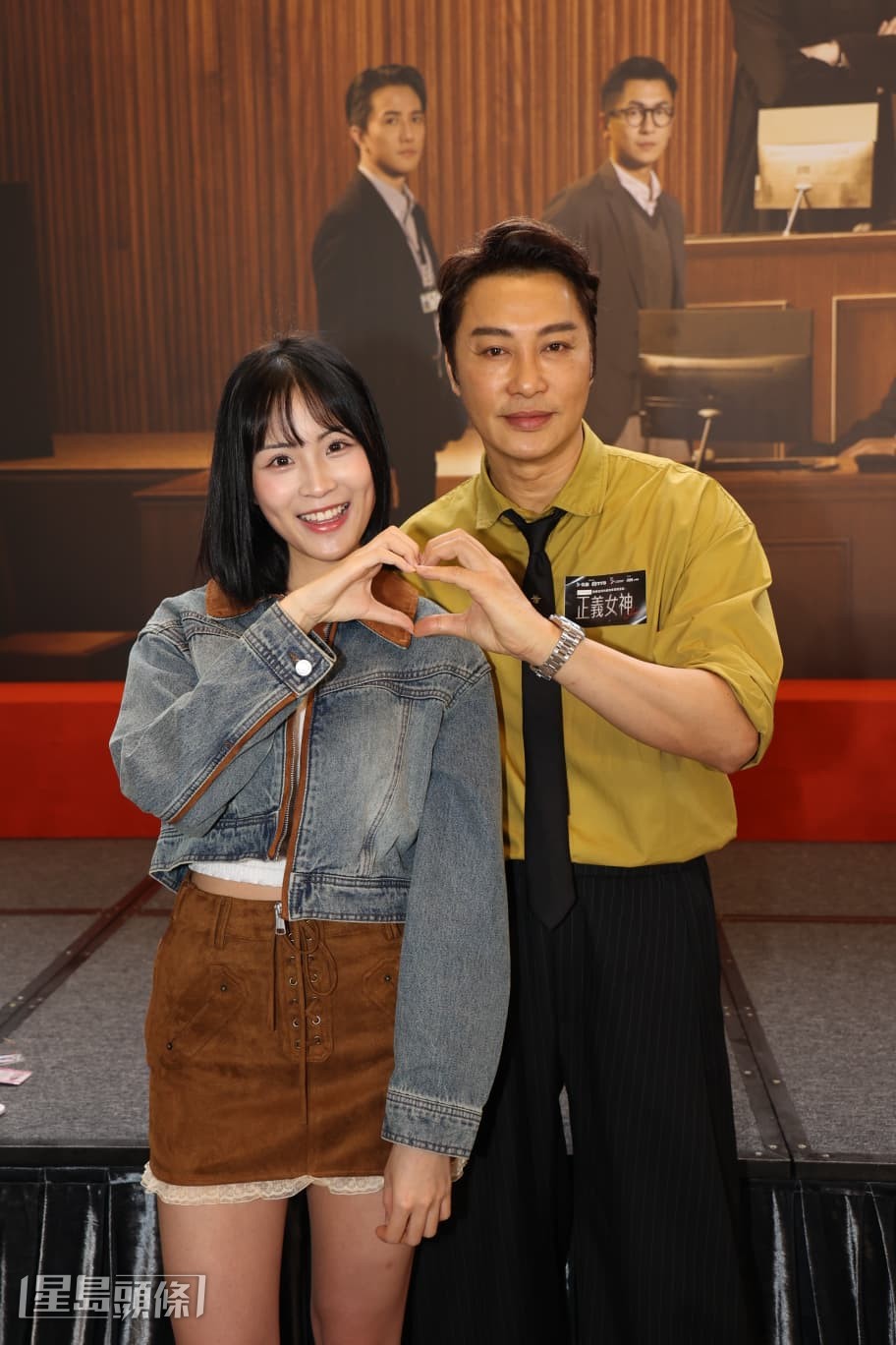 被問到會否跟兩位前輩而感到壓力?珈嘉說:「兩位前輩好Nice。」 被問到會否跟兩位前輩而感到壓力?珈嘉說:「兩位前輩好Nice。」