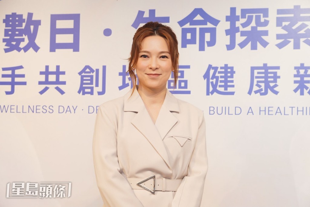 歐倩怡最近更迷上Kick Boxing跟隨一位港隊級別教練受訓。