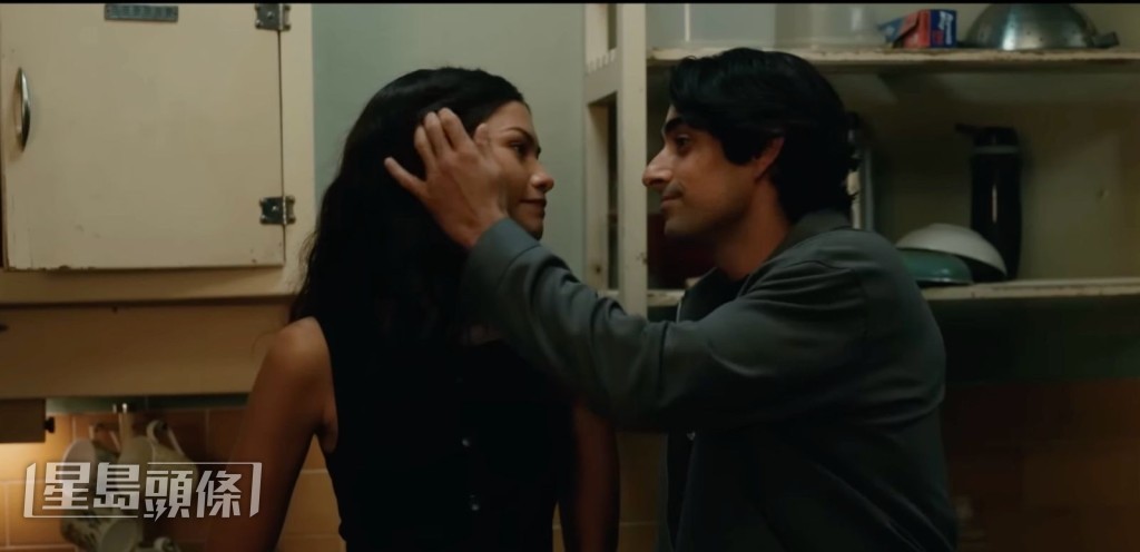 在預告中,Zendaya飾演的MJ已忘記蜘蛛俠,並另結新歡。 在預告中,Zendaya飾演的MJ已忘記蜘蛛俠,並另結新歡。