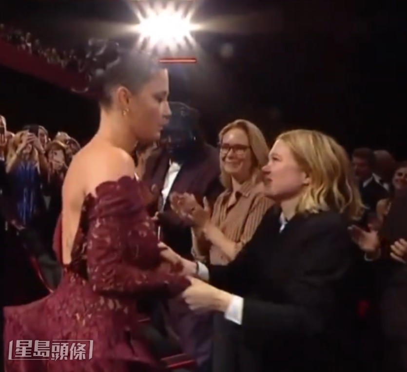 曾與Adele合演《接近無限溫暖的藍》的Lea Seydoux特來睇首映捧場。（網上截圖）
