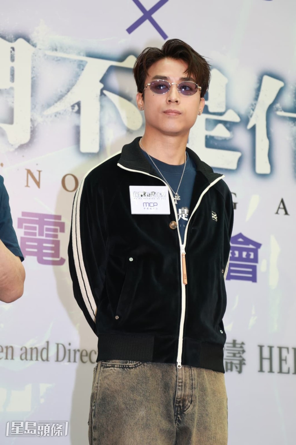 所以會專心在謝票和排練舞台劇。 所以會專心在謝票和排練舞台劇。