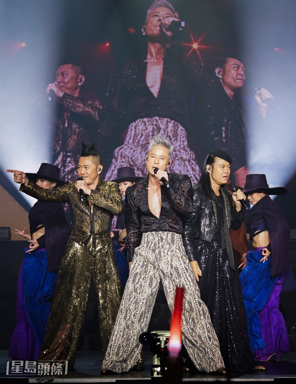 草蜢巡迴演唱會重新啟動。 草蜢巡迴演唱會重新啟動。