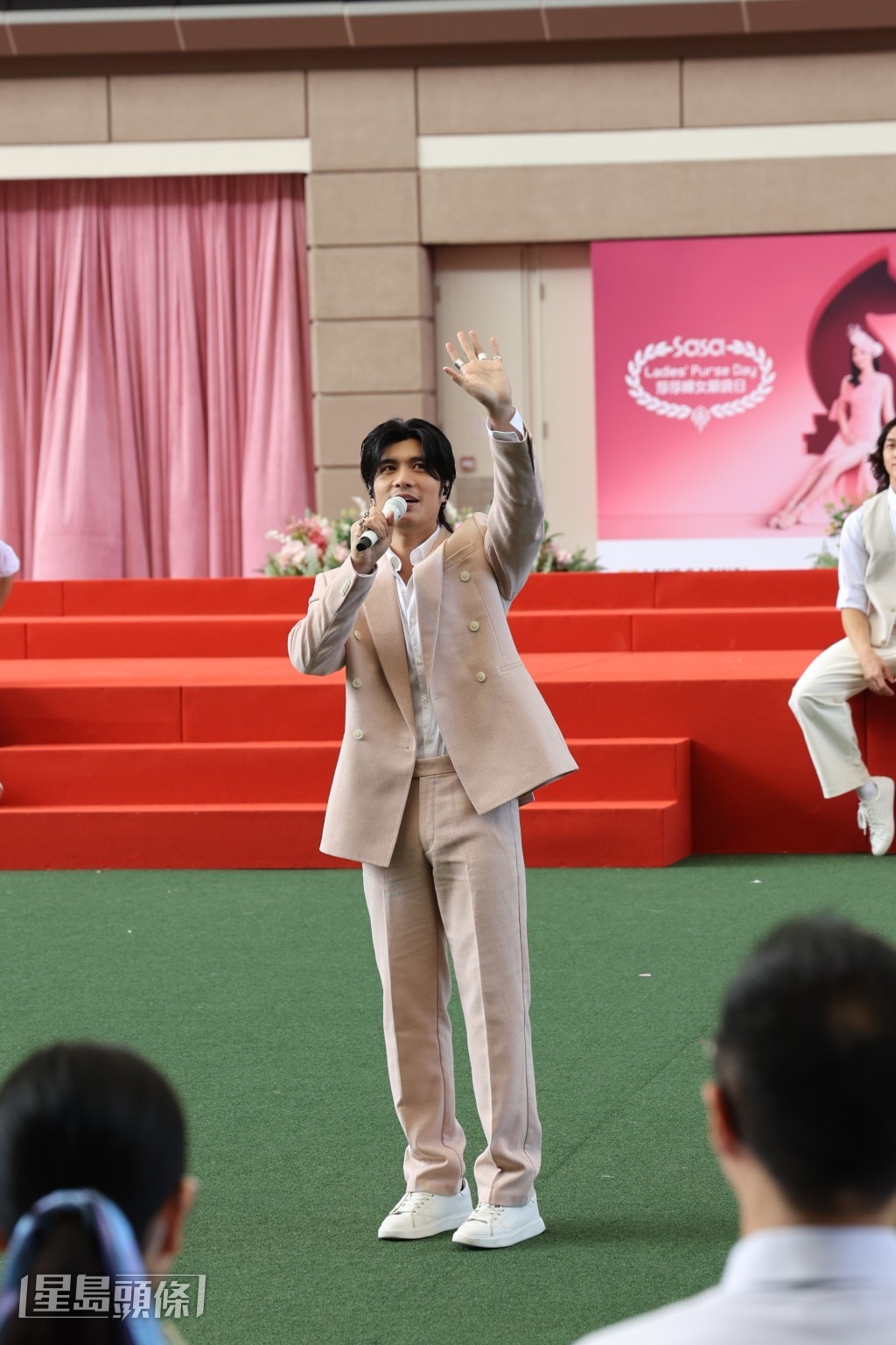 周殷廷早前生日,他表示和家人慶祝,又在網上和粉絲傾偈。 周殷廷早前生日,他表示和家人慶祝,又在網上和粉絲傾偈。