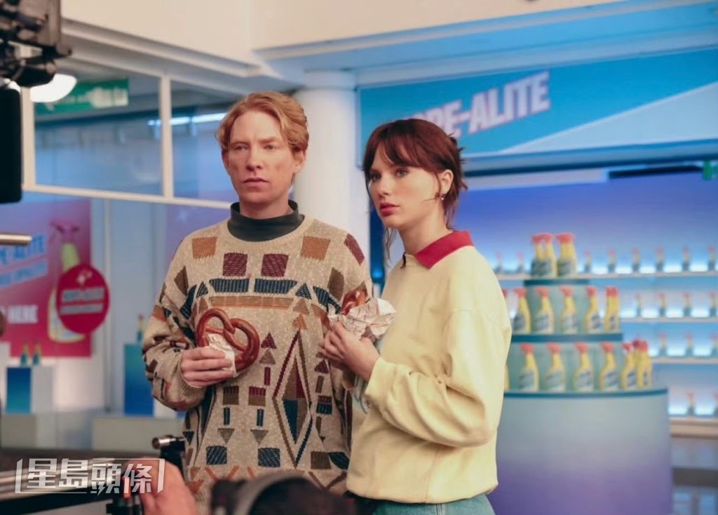 愛爾蘭男星Domhnall Gleeson擔任MV男主角，他和Taylor扮演只能與石頭和仙人掌做朋友的獨孤精。