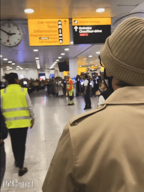 過百姜糖熱烈夾道歡迎姜濤,場面虛冚。 過百姜糖熱烈夾道歡迎姜濤,場面虛冚。