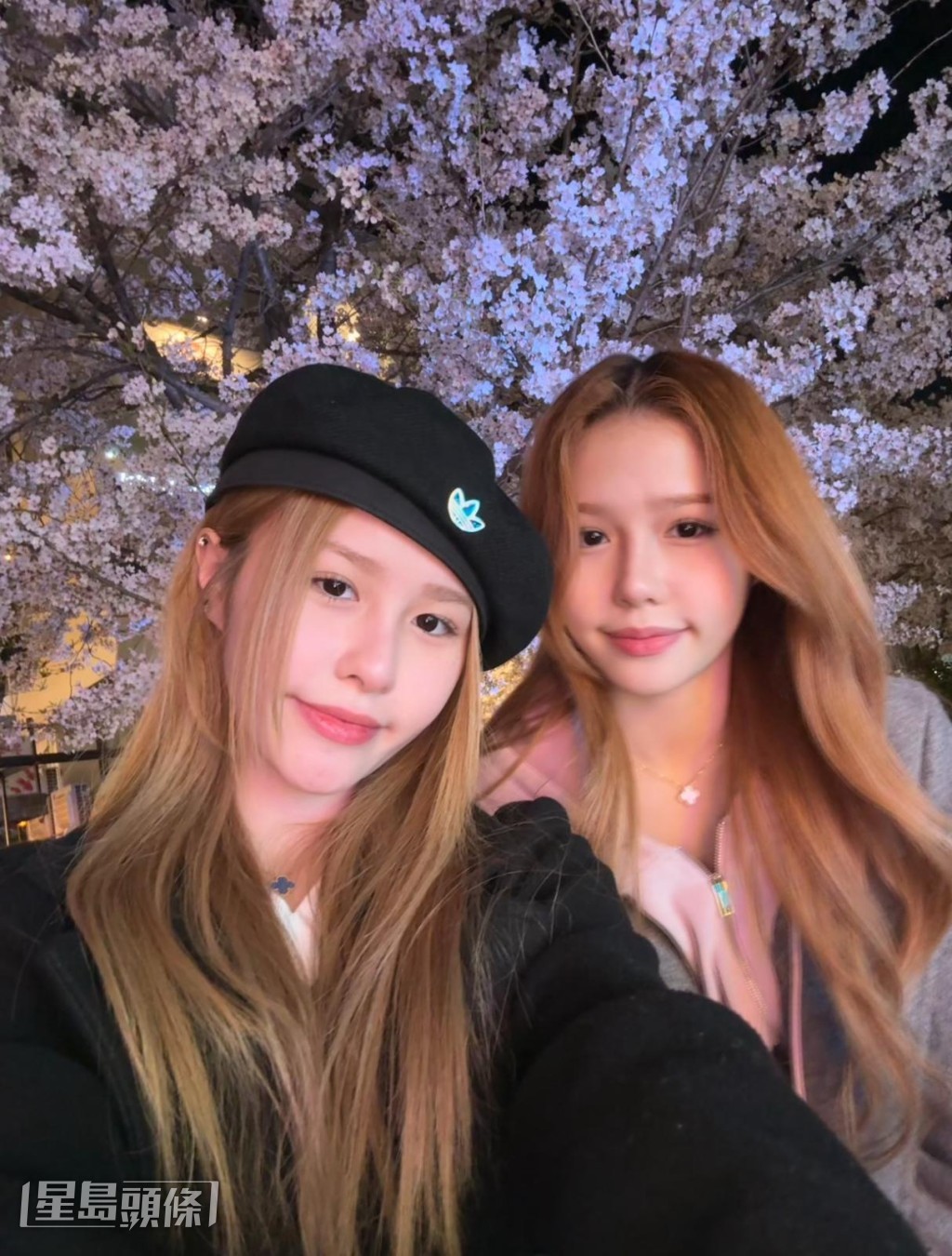 二人在YS韓國偶像學院首爾總校，在BLACKPINK等天團及偶像御用的導師培訓下，接受全天候跳唱訓練。