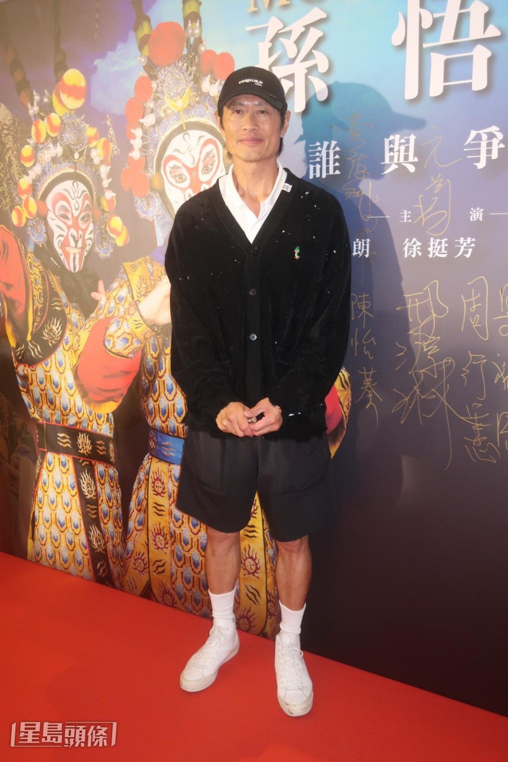 德斌透露3、4月就會開拍新戲,透露會有少少動作戲。 德斌透露3、4月就會開拍新戲,透露會有少少動作戲。