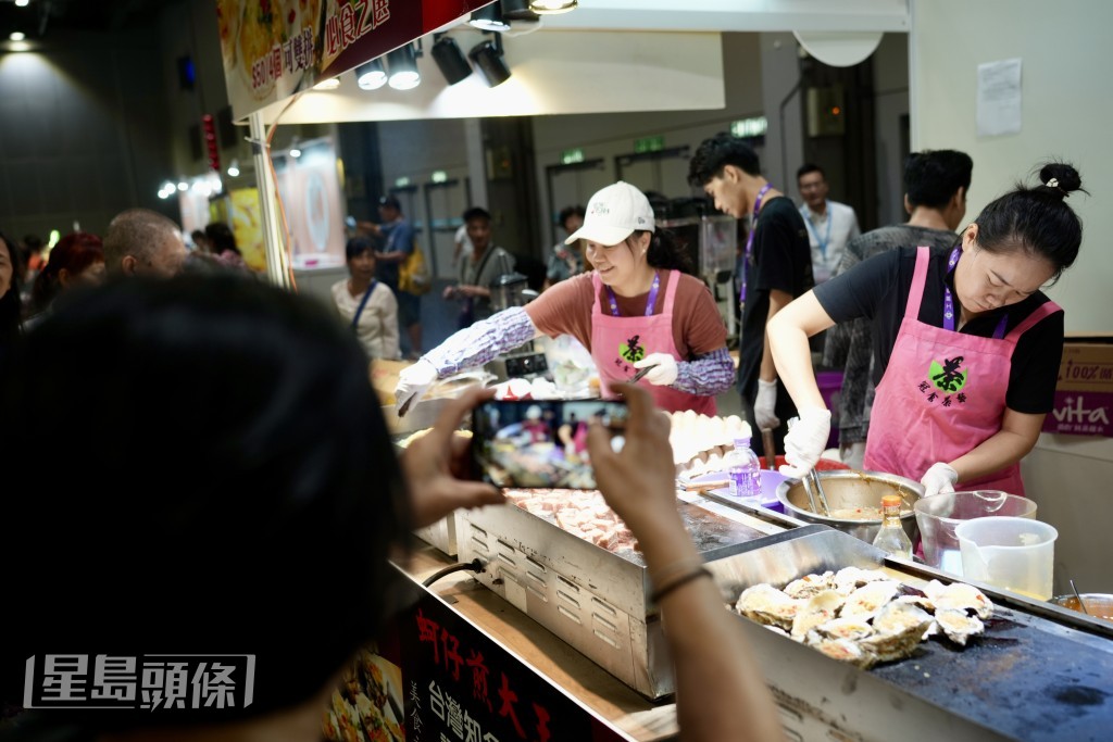 展会设有熟食区。 展会设有熟食区。