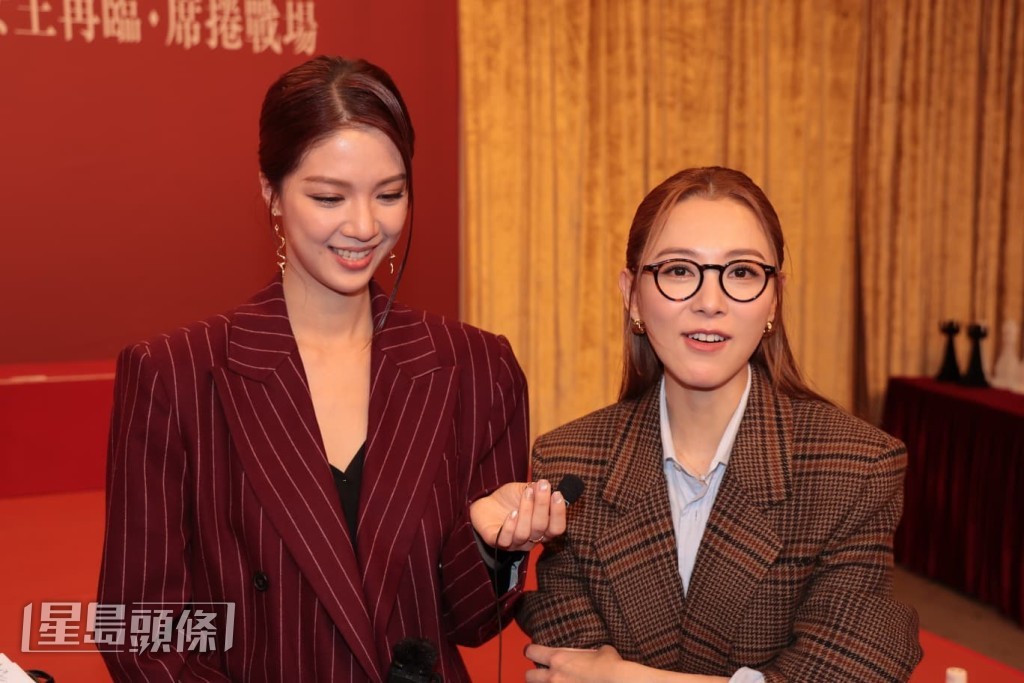 王敏奕與佘詩曼同一陣線。 王敏奕與佘詩曼同一陣線。