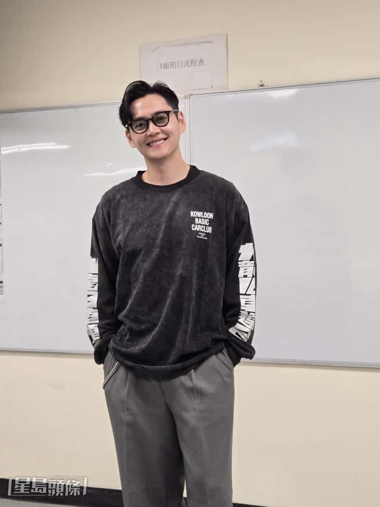 張振朗指後輩林俊其的遭遇則與他相似，他亦曾被指是「翻版張智霖」。