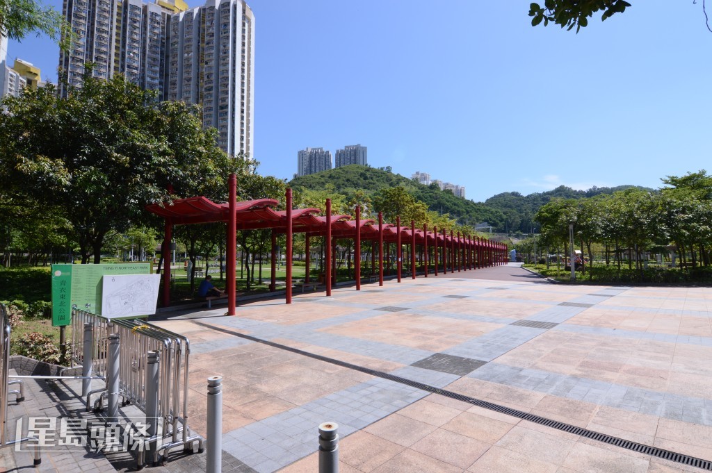 公园内的户外篮球场及露天广场亦设有多项亲子互动游戏。资料图片