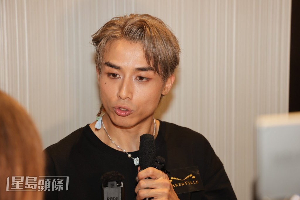 提到Frankie剛在本月29日36歲生日,AK指有跟對方講生日快樂,但沒有特登問他與女友是否來睇騷。 提到Frankie剛在本月29日36歲生日,AK指有跟對方講生日快樂,但沒有特登問他與女友是否來睇騷。
