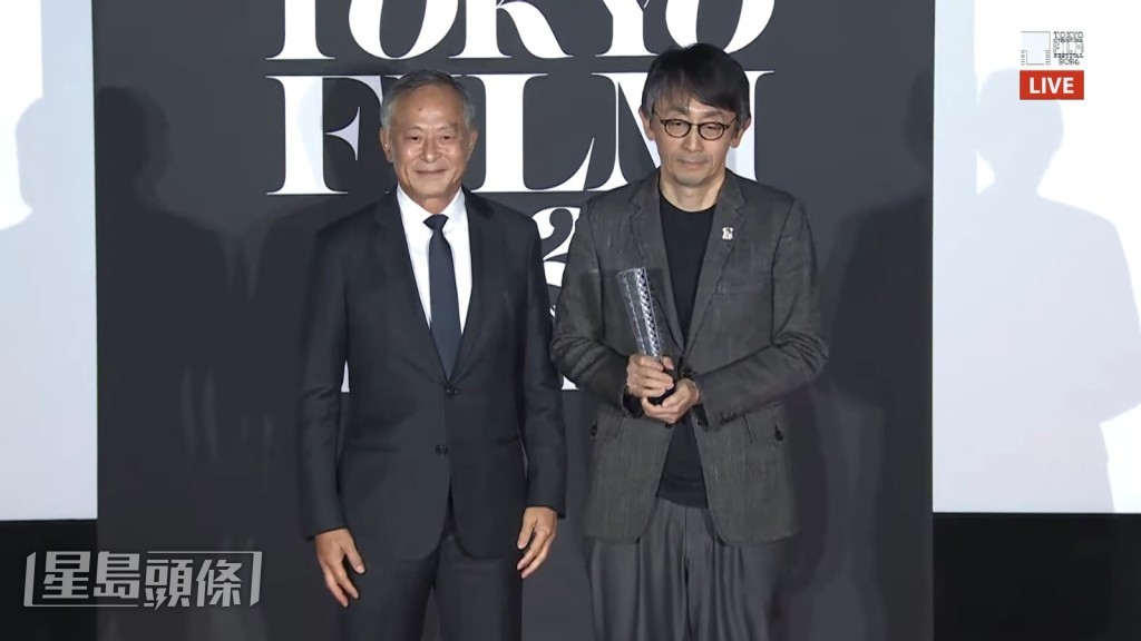 吉田大八憑《敵》獲頒最佳導演獎。 吉田大八憑《敵》獲頒最佳導演獎。