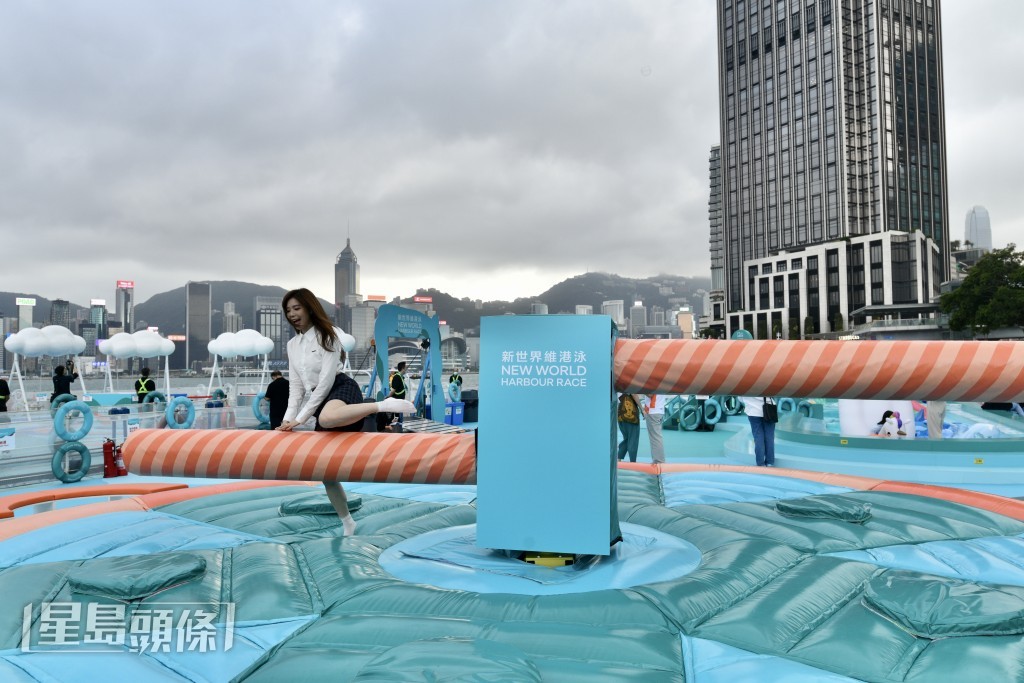 游乐场吸引逾万人报名，需抽签让1000人入场。卢江球摄